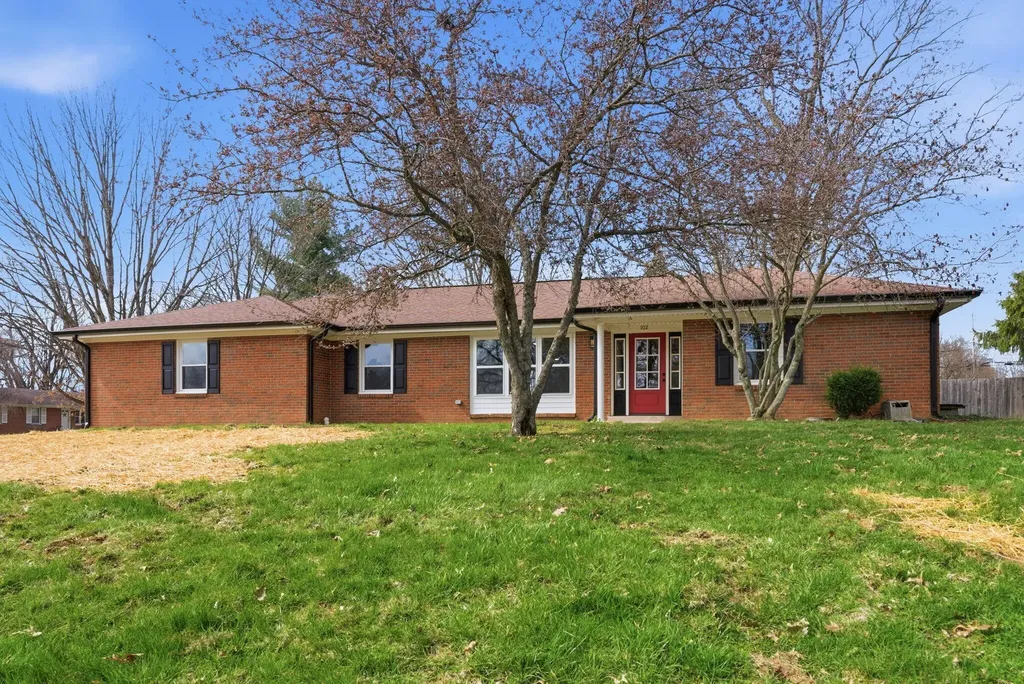 102 Bayberry Road Versailles KY 40383