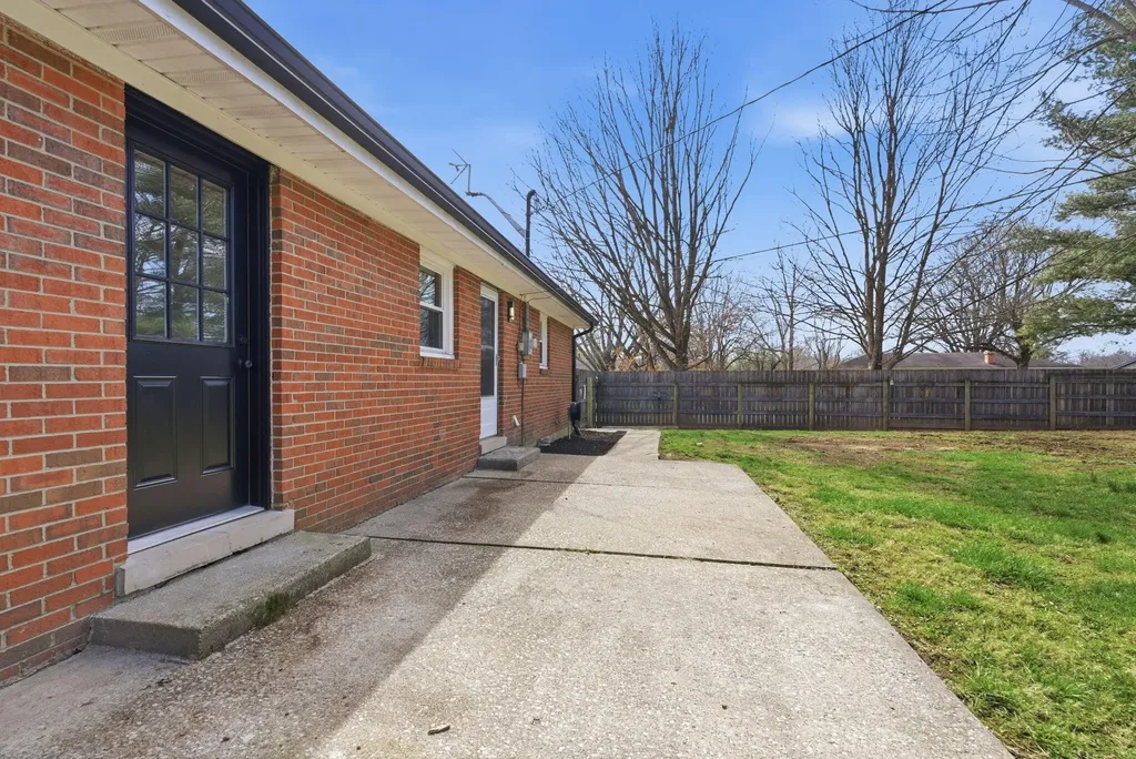 102 Bayberry Road Versailles KY 40383