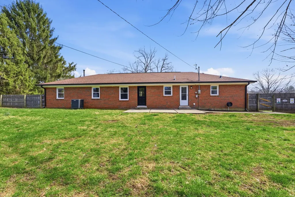 102 Bayberry Road Versailles KY 40383