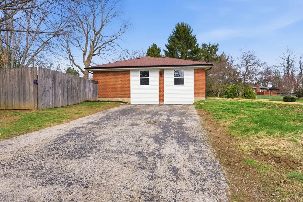 102 Bayberry Road Versailles KY 40383