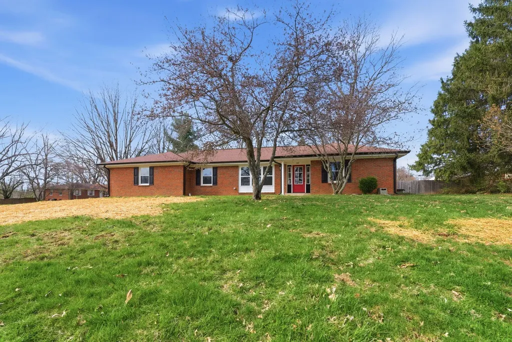 102 Bayberry Road Versailles KY 40383