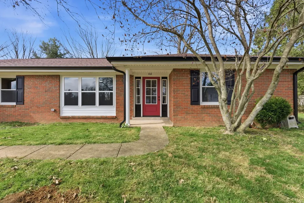 102 Bayberry Road Versailles KY 40383
