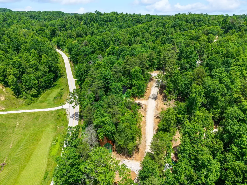 57 Middle Ridge Road Campton KY 41301