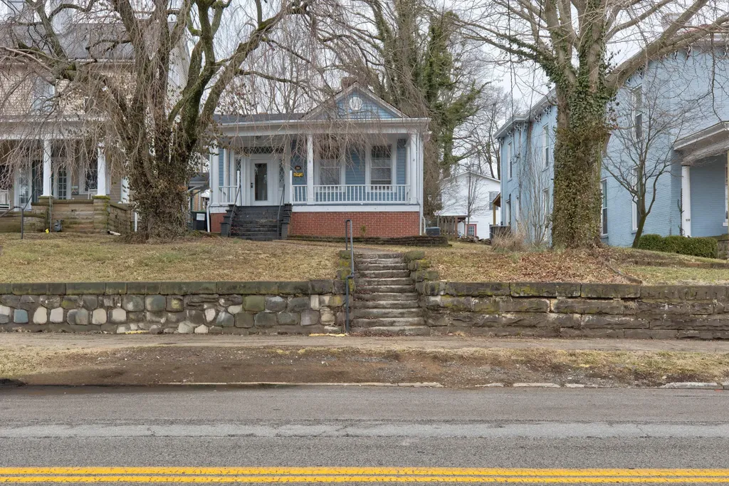 215 W Main Street Mt Sterling KY 40353