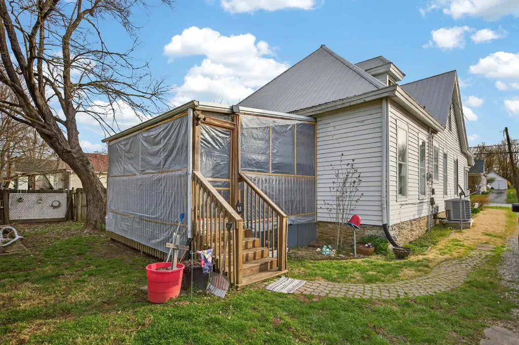 225 N Main Street Lawrenceburg KY 40342