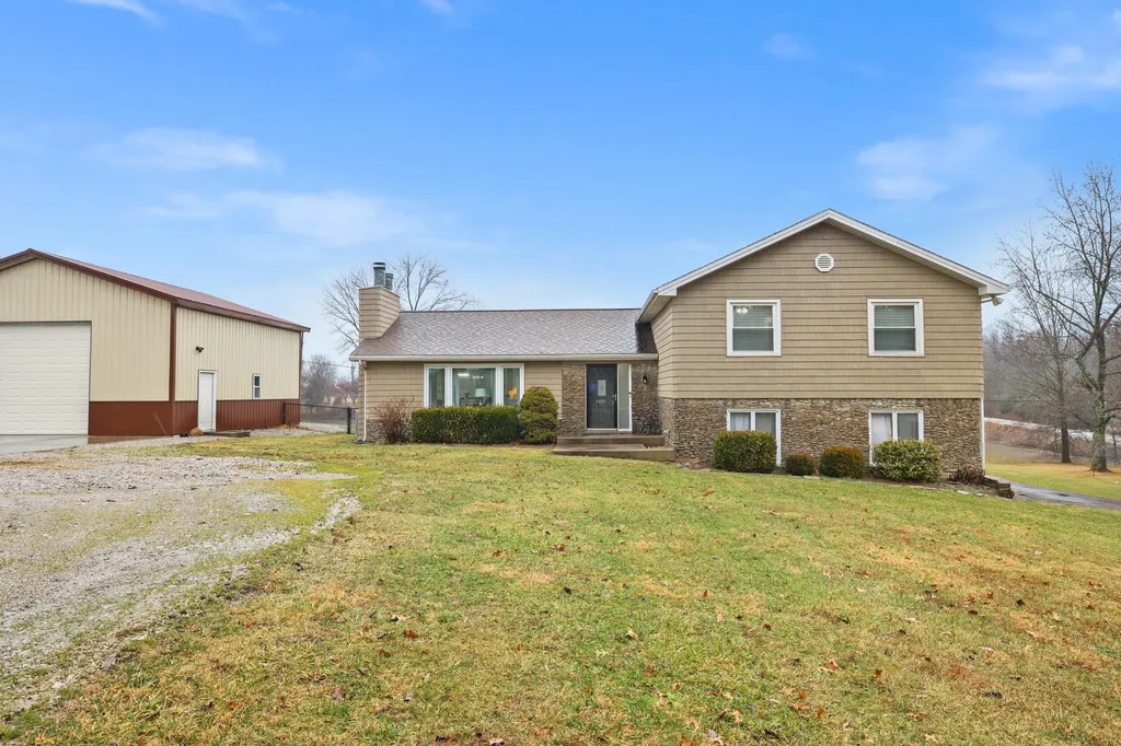 1031 Woodlake Drive Lawrenceburg KY 40342