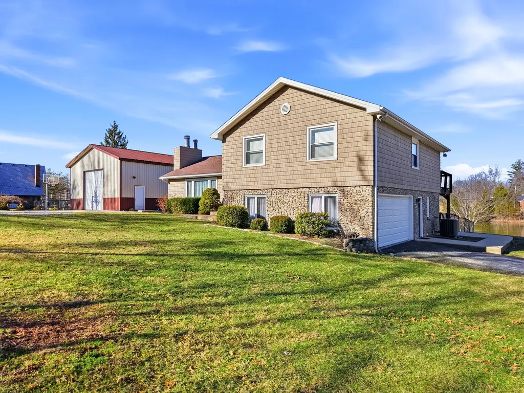 1031 Woodlake Drive Lawrenceburg KY 40342