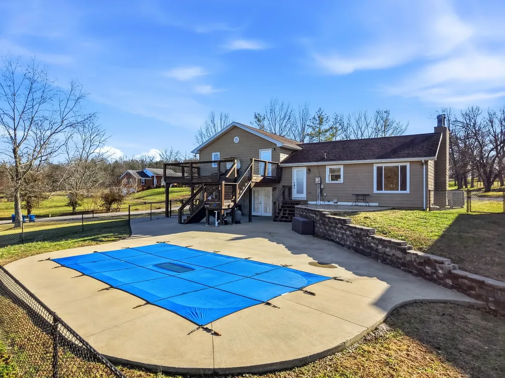 1031 Woodlake Drive Lawrenceburg KY 40342