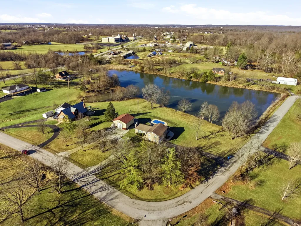 1031 Woodlake Drive Lawrenceburg KY 40342