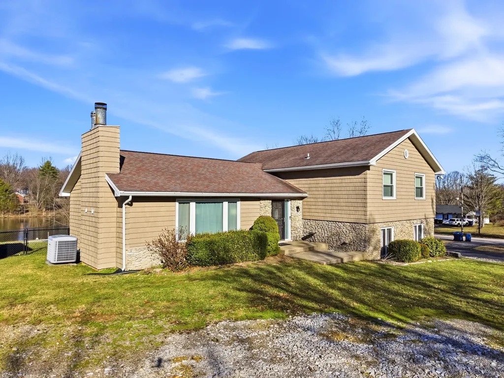 1031 Woodlake Drive Lawrenceburg KY 40342