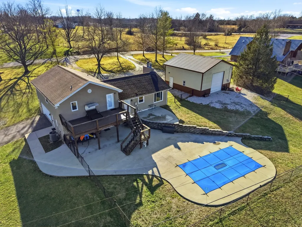 1031 Woodlake Drive Lawrenceburg KY 40342