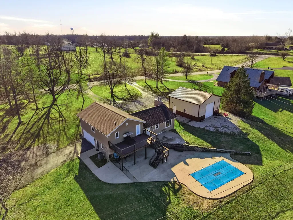 1031 Woodlake Drive Lawrenceburg KY 40342