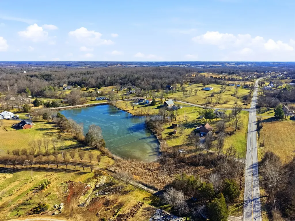 1031 Woodlake Drive Lawrenceburg KY 40342