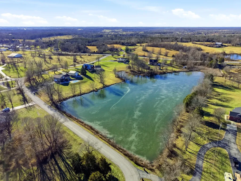 1031 Woodlake Drive Lawrenceburg KY 40342