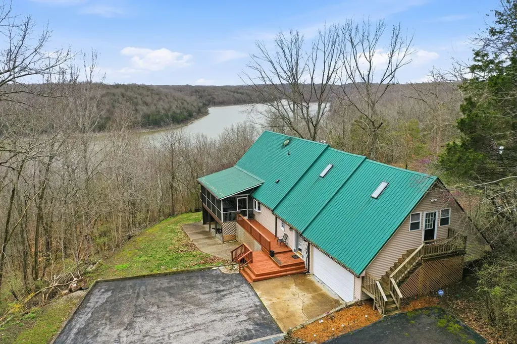 950 Lakeview Drive Bloomfield KY 40008