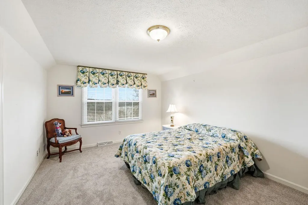 950 Lakeview Drive Bloomfield KY 40008