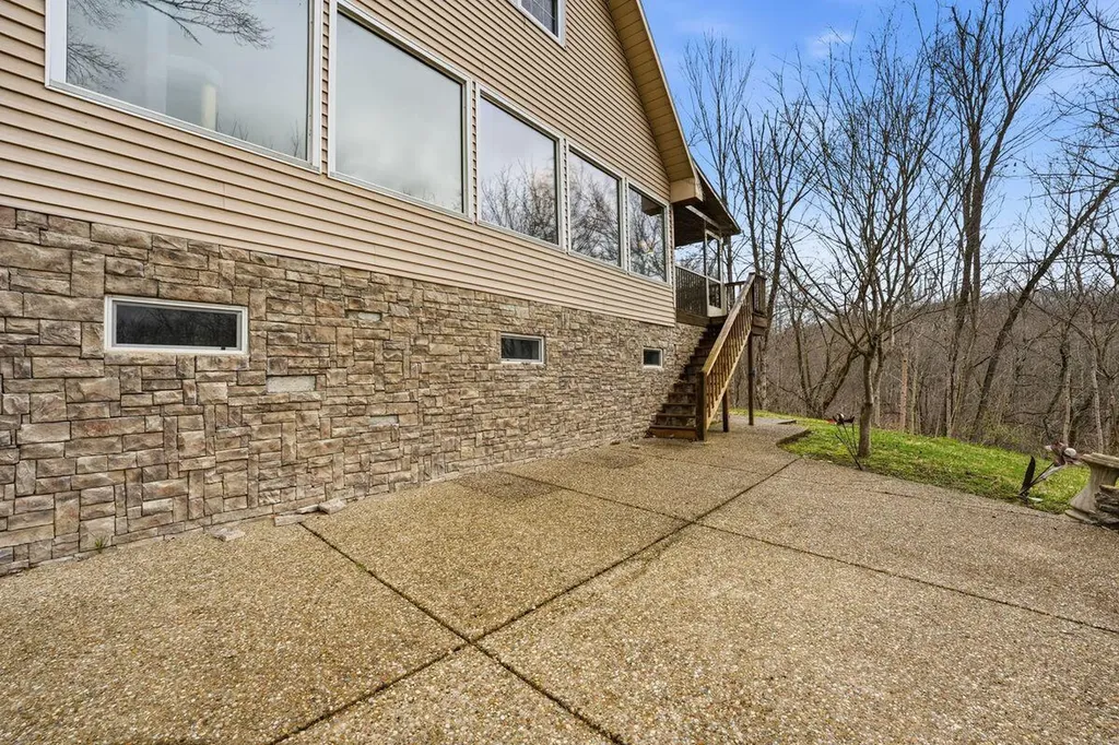 950 Lakeview Drive Bloomfield KY 40008
