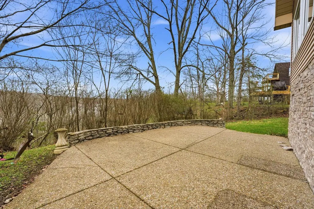 950 Lakeview Drive Bloomfield KY 40008