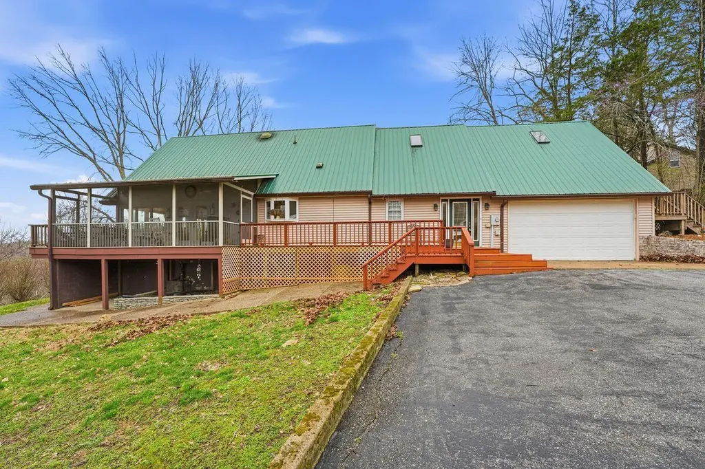 950 Lakeview Drive Bloomfield KY 40008