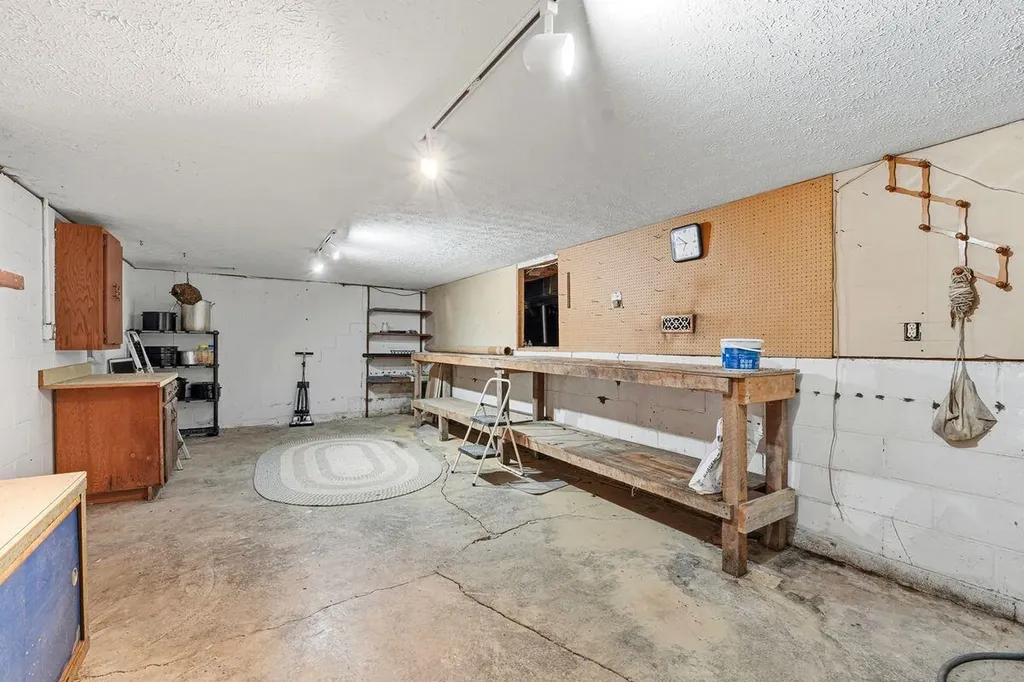 950 Lakeview Drive Bloomfield KY 40008