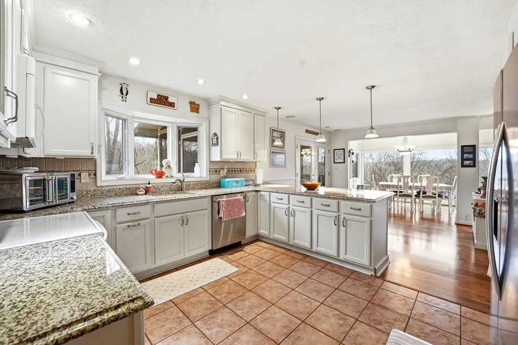 950 Lakeview Drive Bloomfield KY 40008