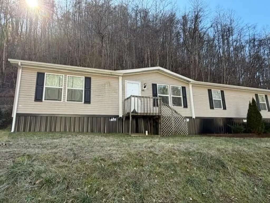 606 Harolds Branch Pikeville KY 41501