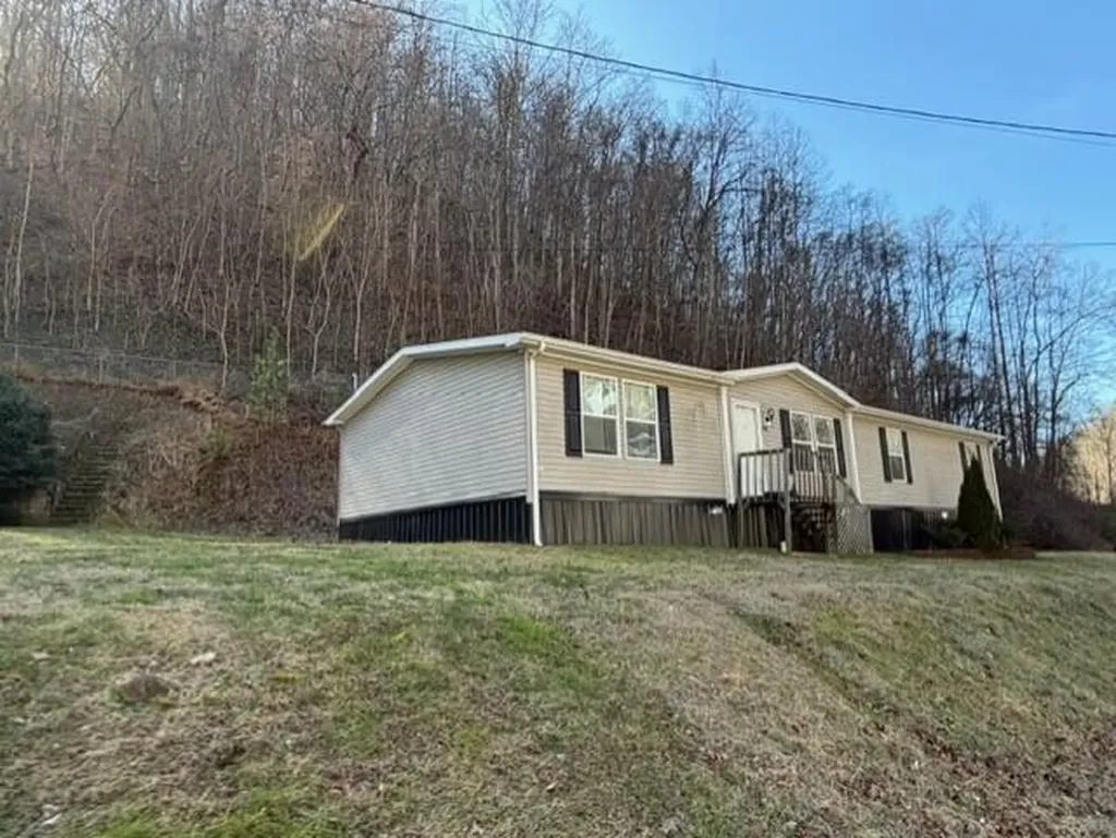 606 Harolds Branch Pikeville KY 41501