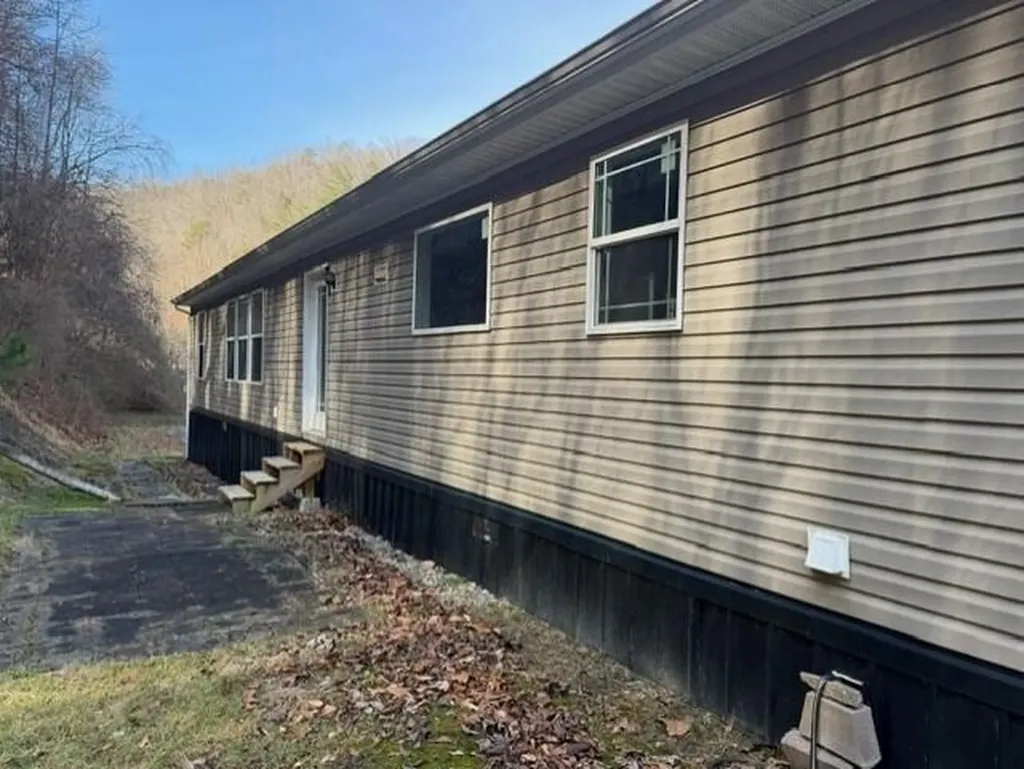 606 Harolds Branch Pikeville KY 41501