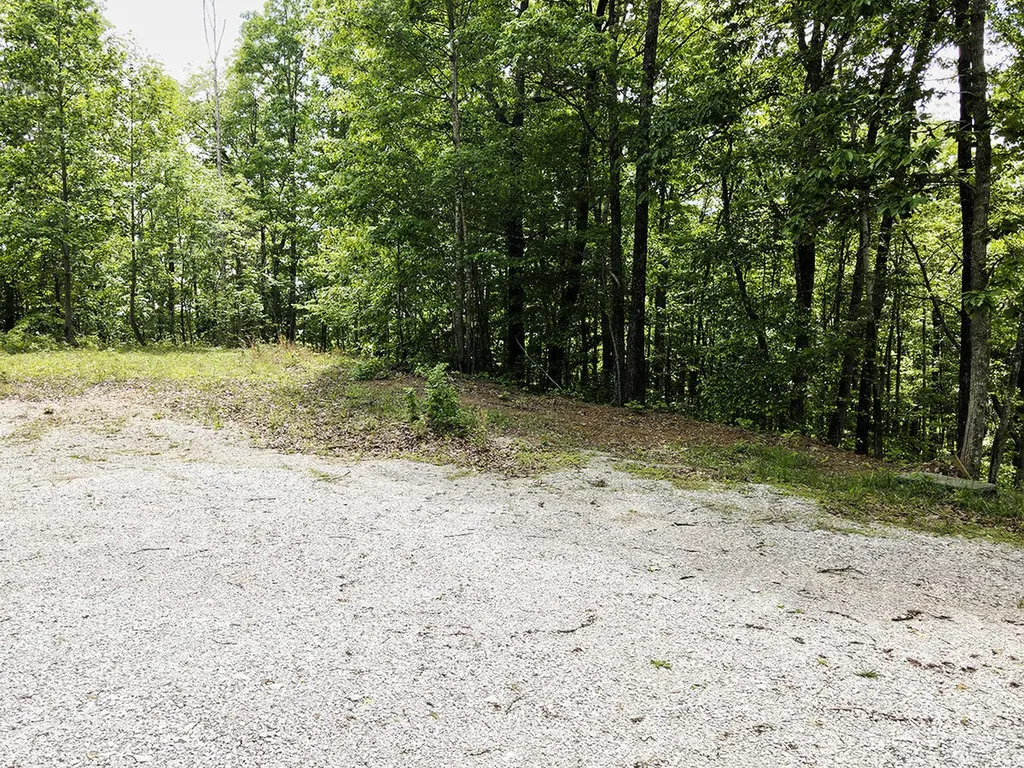 132 Sandstone Point Trail Monticello KY 42633