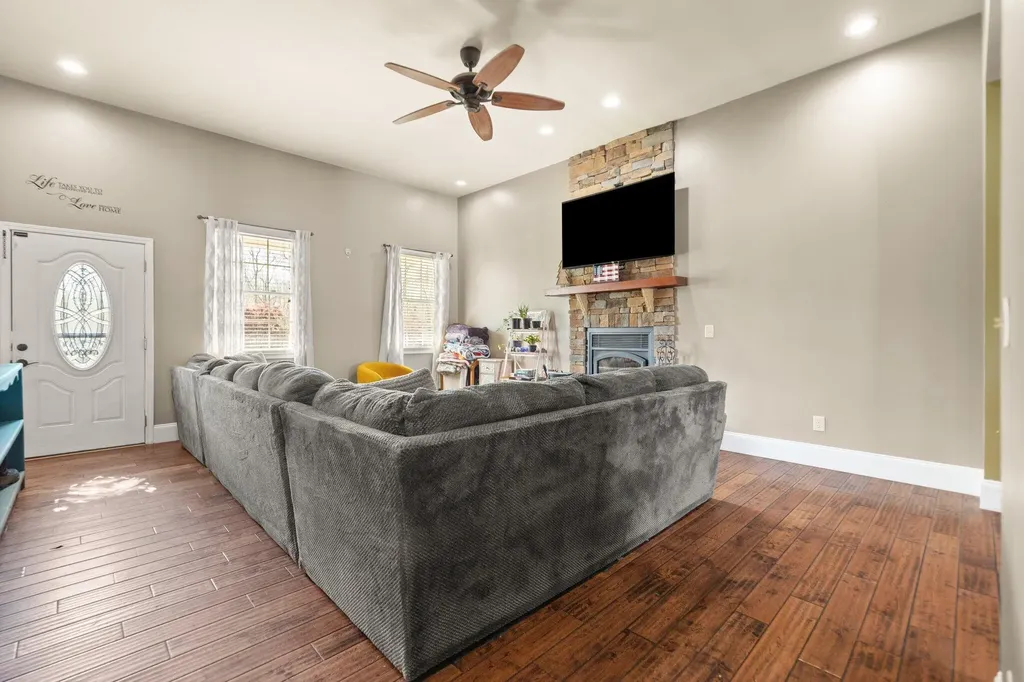 88 Hawkins Lane Clay City KY 40312