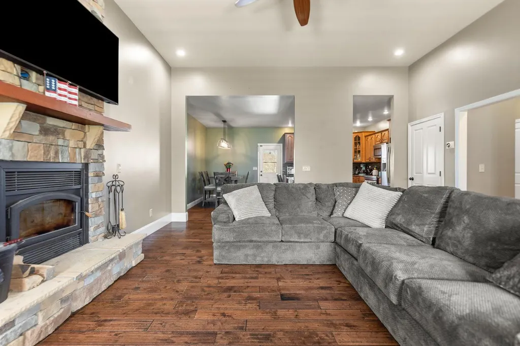 88 Hawkins Lane Clay City KY 40312