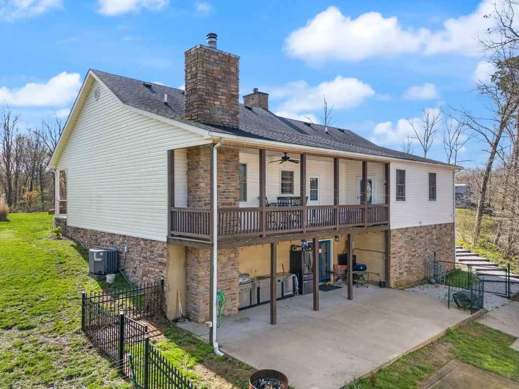 88 Hawkins Lane Clay City KY 40312