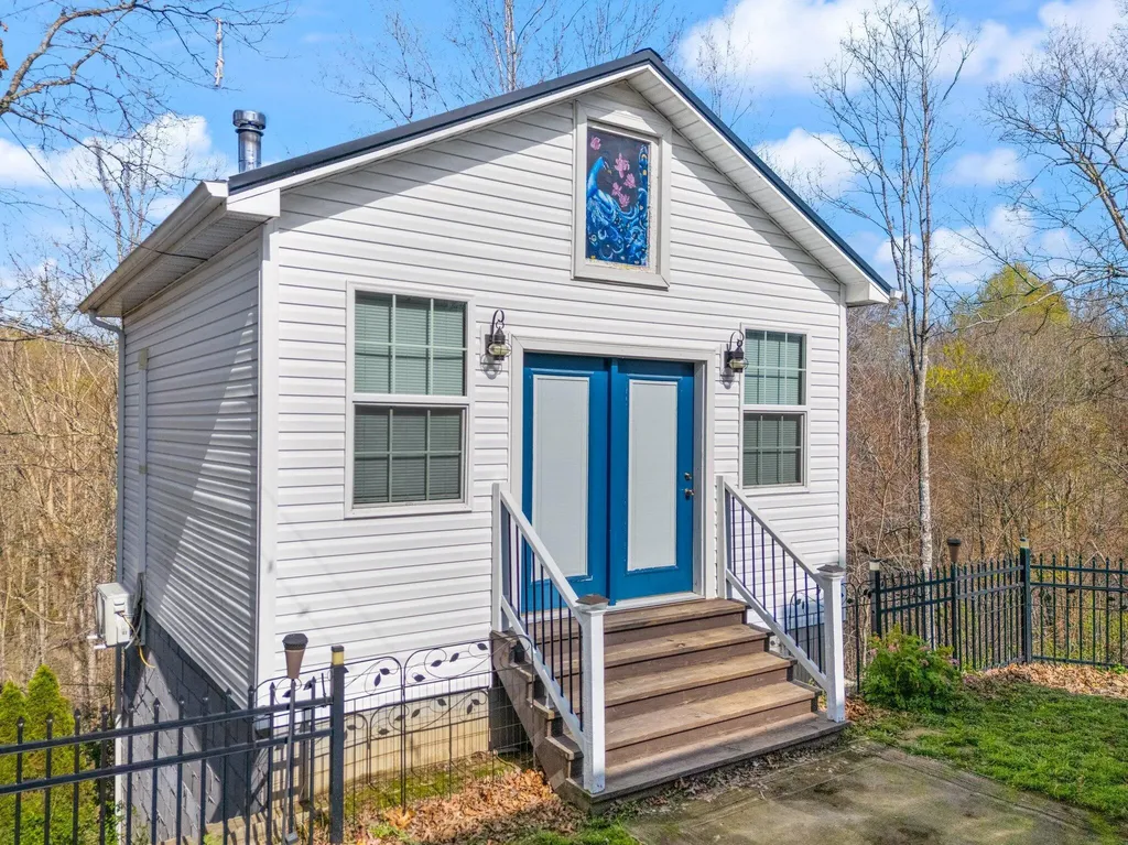 88 Hawkins Lane Clay City KY 40312
