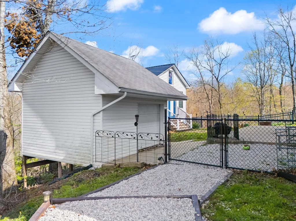 88 Hawkins Lane Clay City KY 40312