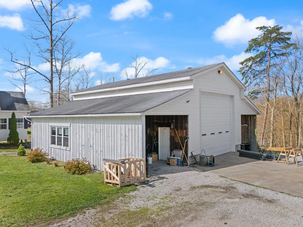 88 Hawkins Lane Clay City KY 40312