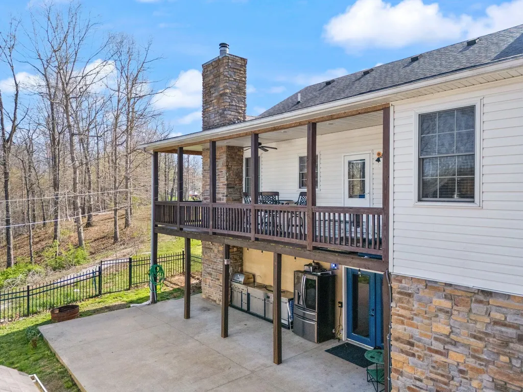 88 Hawkins Lane Clay City KY 40312