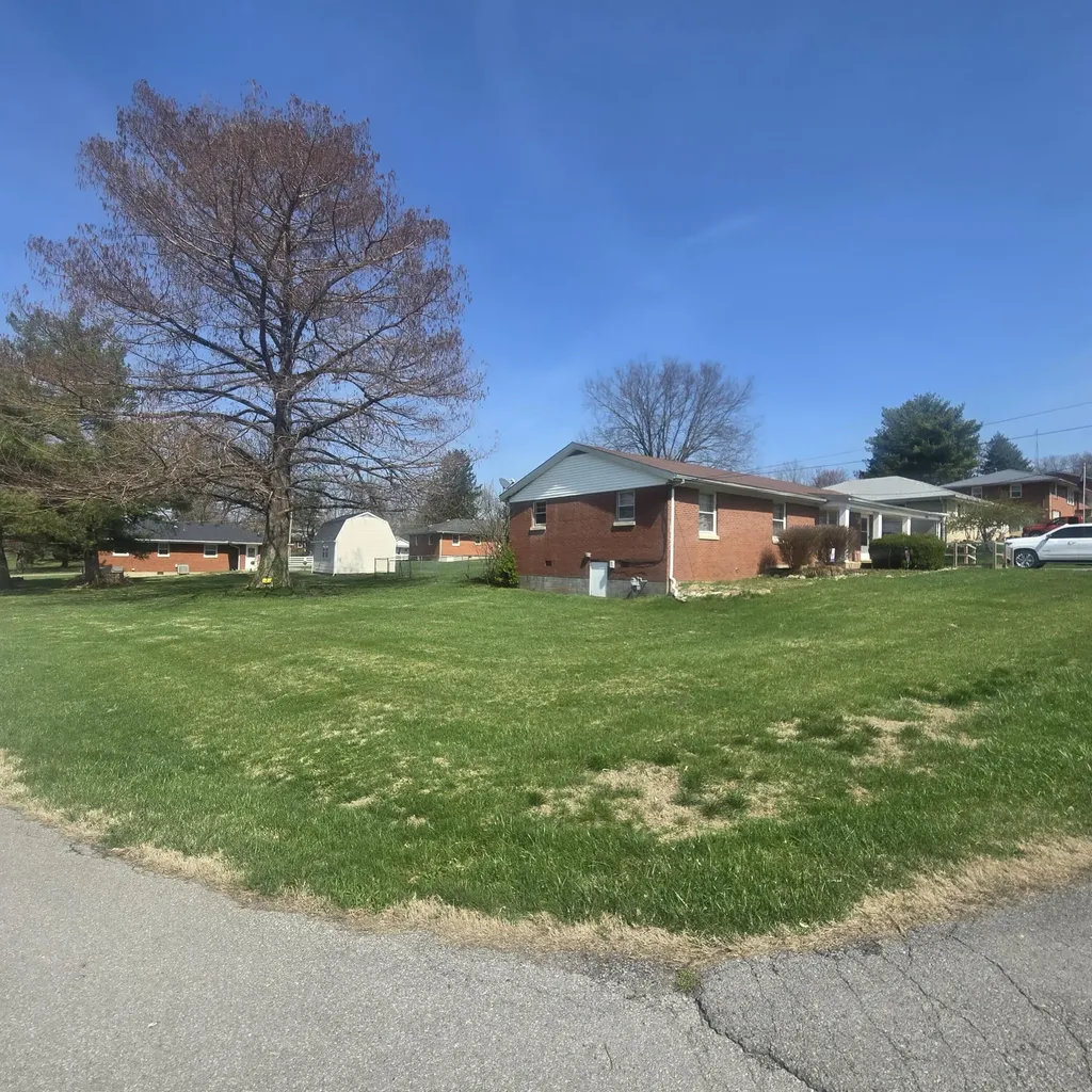 523 Perkins Avenue Danville KY 40422