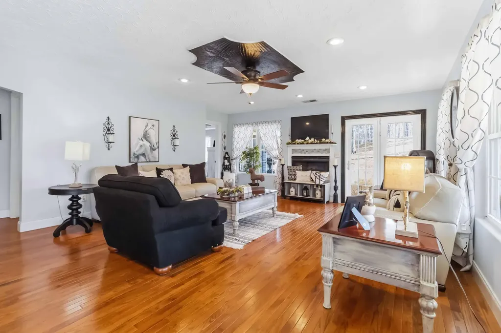 398 Carriage Lane Jamestown KY 42629