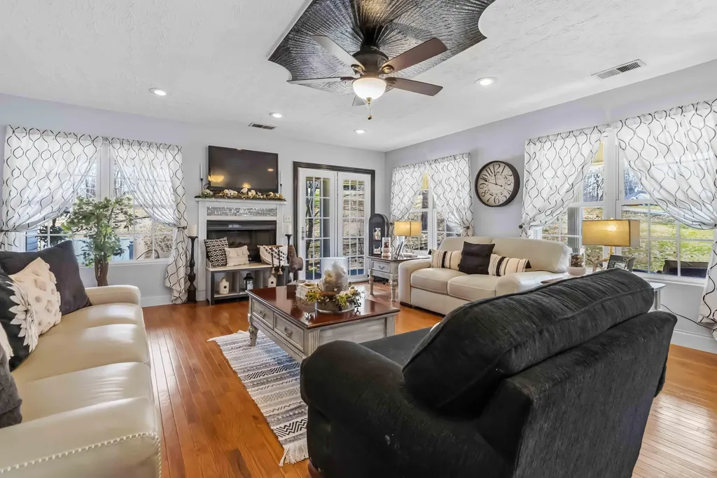 398 Carriage Lane Jamestown KY 42629