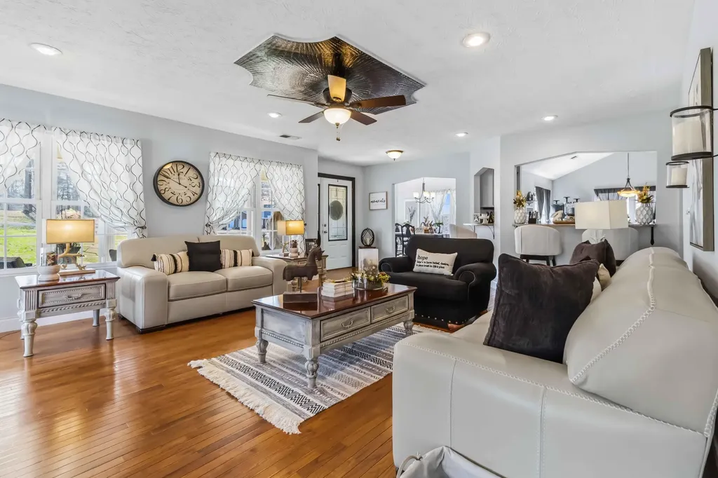 398 Carriage Lane Jamestown KY 42629