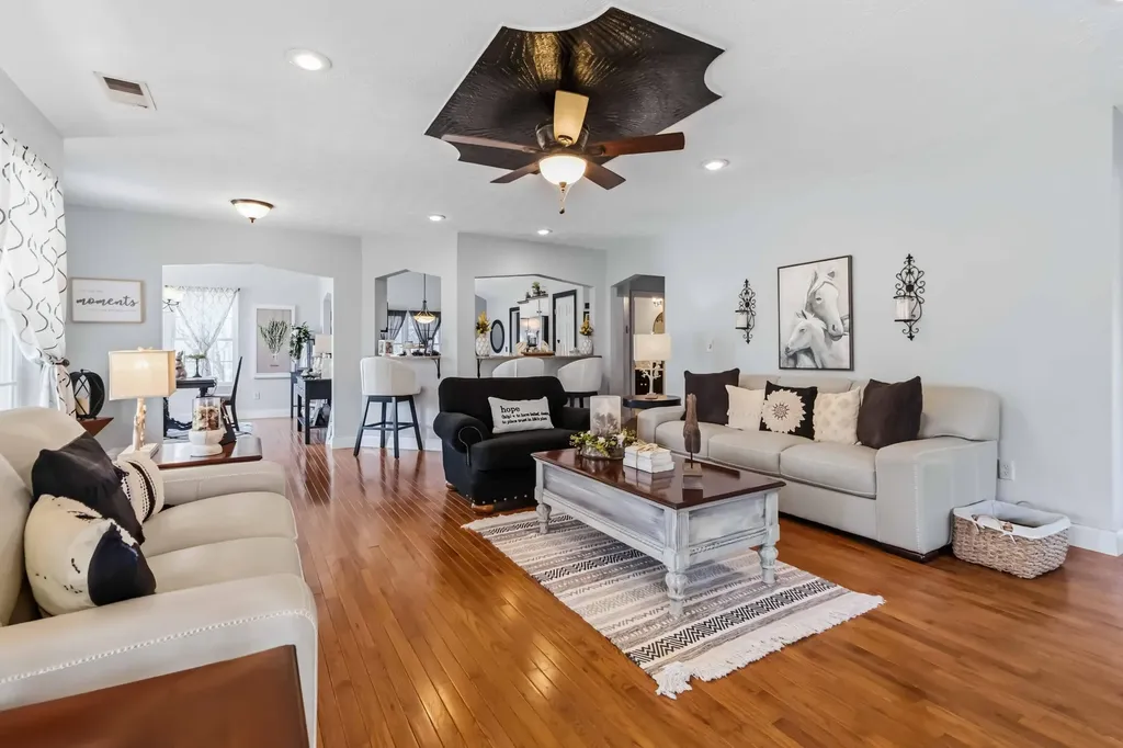 398 Carriage Lane Jamestown KY 42629