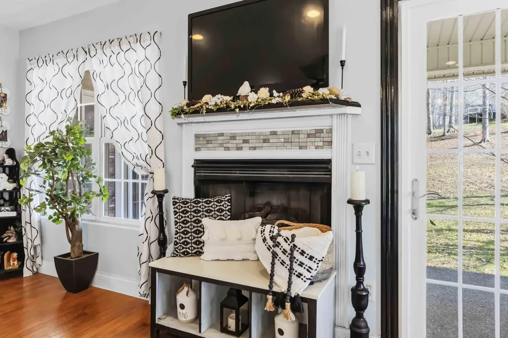 398 Carriage Lane Jamestown KY 42629