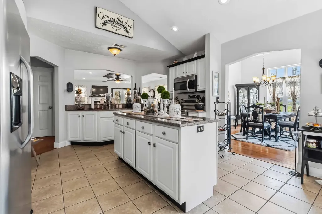 398 Carriage Lane Jamestown KY 42629