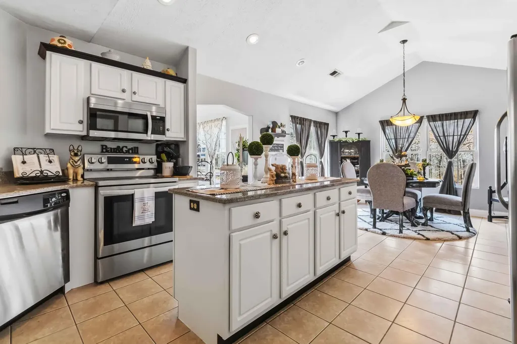 398 Carriage Lane Jamestown KY 42629