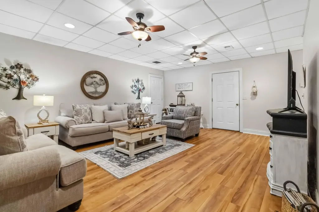 398 Carriage Lane Jamestown KY 42629