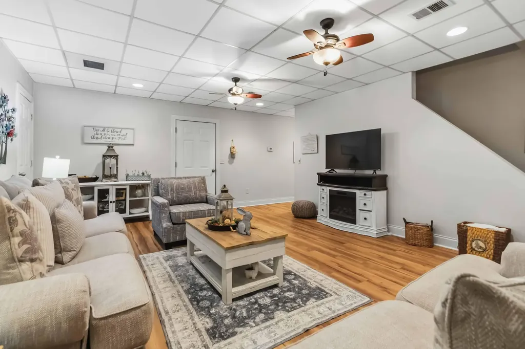 398 Carriage Lane Jamestown KY 42629