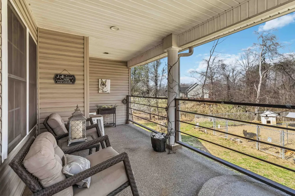 398 Carriage Lane Jamestown KY 42629