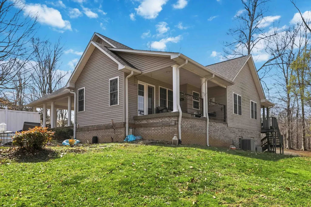 398 Carriage Lane Jamestown KY 42629