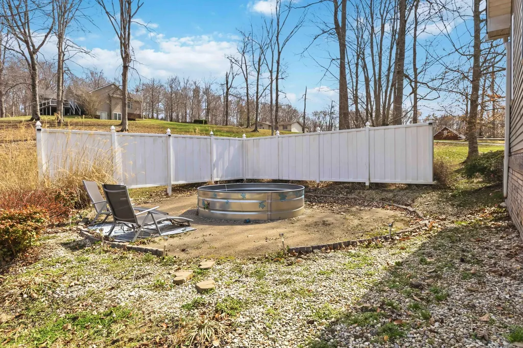 398 Carriage Lane Jamestown KY 42629