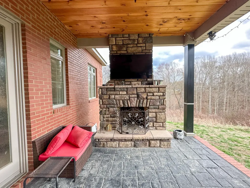 128 Marcum Trail East Bernstadt KY 40729